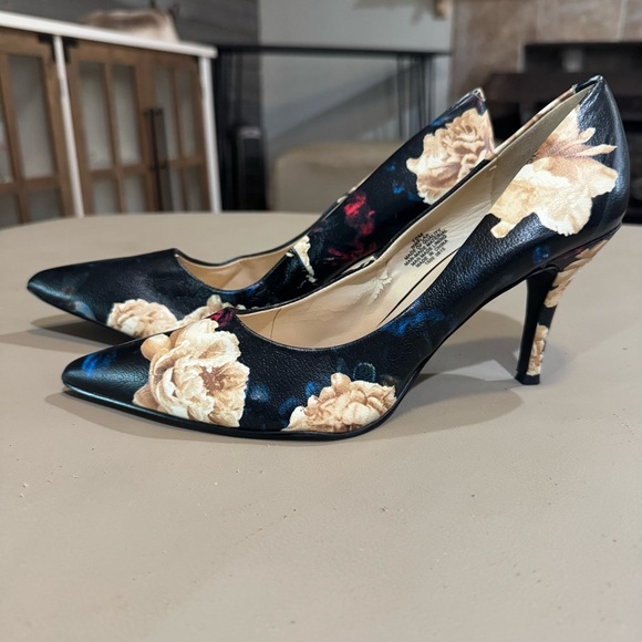 Nine West Frolic Women’s Floral 4in Pump Heel, Leather Upper, Size 10M - Picture 1 of 10